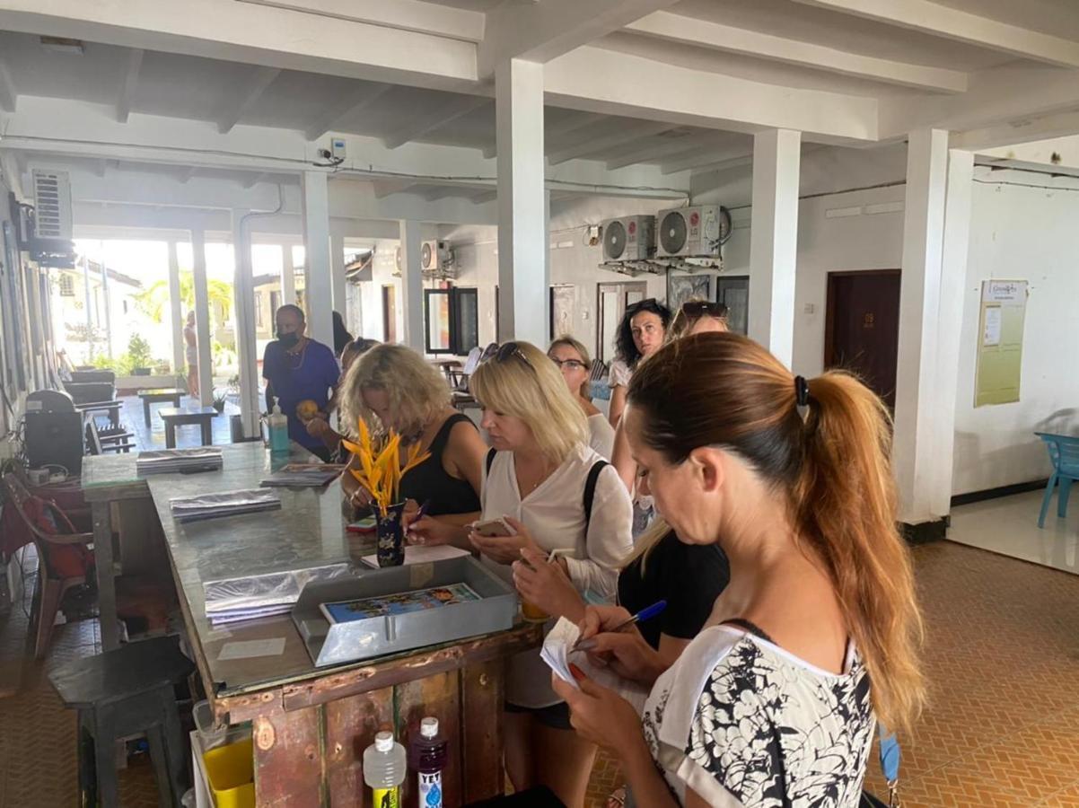 Hansa Surf Hotel ヒッカドゥワ エクステリア 写真