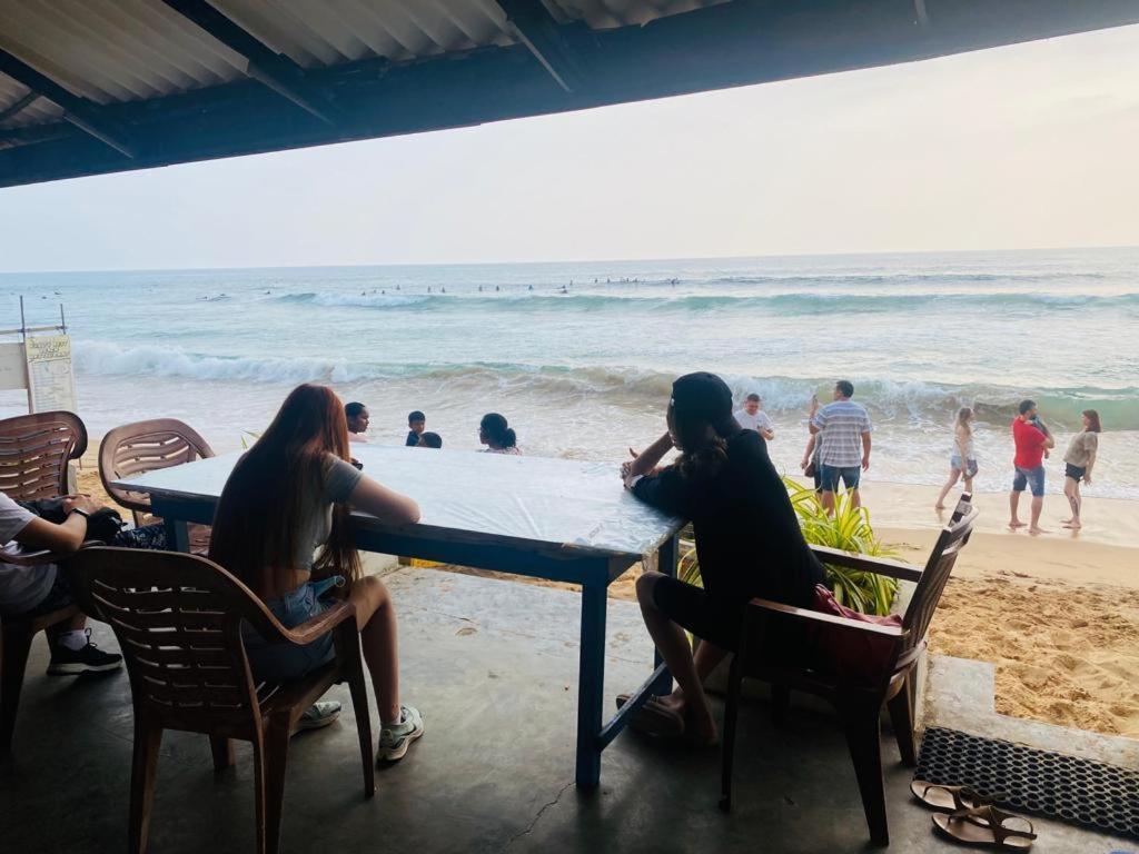 Hansa Surf Hotel ヒッカドゥワ エクステリア 写真